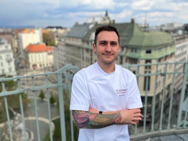 Két új séf a csillagok között – vagány barfooddal és friss nyári koktélokkal jön a megújuló St. Andrea Wine&Skybar